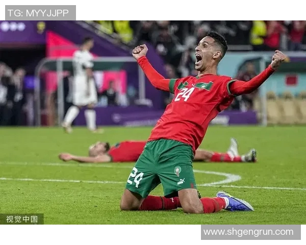 大学生足球队球星进球后激情庆祝瞬间点燃全场氛围引爆校园热情